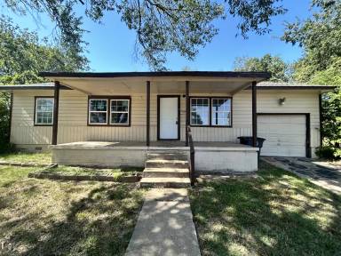 Main picture of 3120 N Iroquois Ave