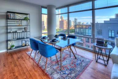 Main picture of 800 S Clark St