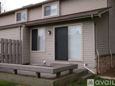 Main picture of 2555 S Commerce Rd