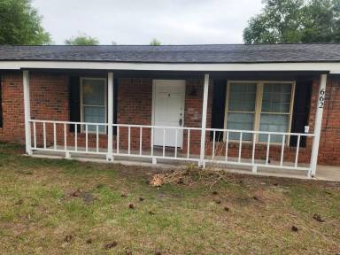 Main picture of 662 Mahoney Rd