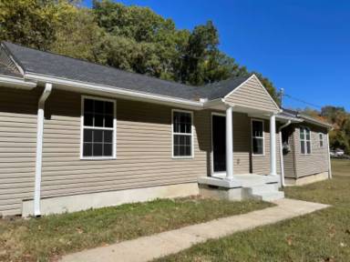 Main picture of 733 Hogans Branch Rd