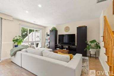 Main picture of 391 Hyde Park Ave