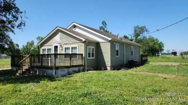 Main picture of 1135 NE Chester Ave