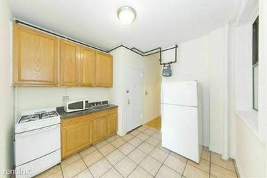 Main picture of 59 E 3rd St