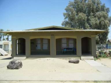 Main picture of 425 N 18th Dr