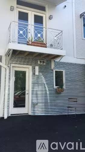Main picture of 344 Lamont Pl