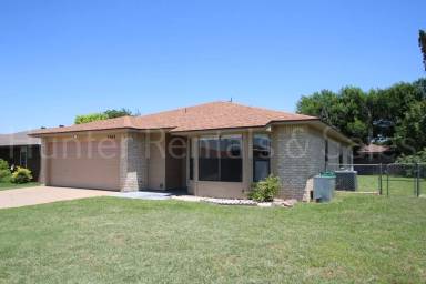 Main picture of 2804 Derby Dr
