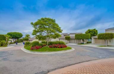 Main picture of 6745 Fashion Hills Blvd