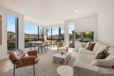 Main picture of Valencia St