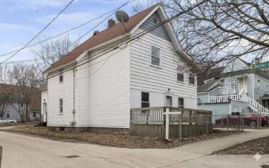Main picture of 112 Fairbanks St NE