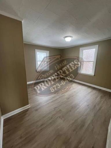 Main picture of 16 Western Ave