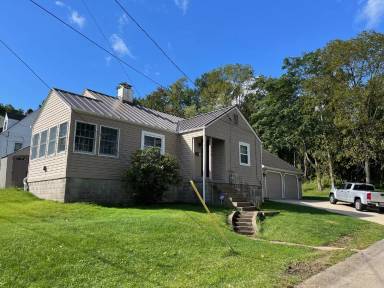 Main picture of 402 Mineola Ave