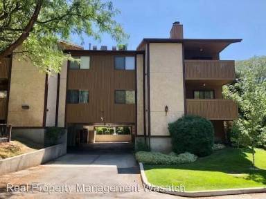Main picture of 635 W Jefferson Pl