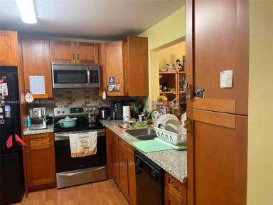 Main picture of 1024 SE 3rd Ave
