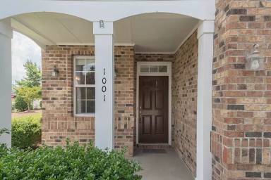 Main picture of 1001 Remington Cir