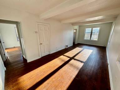 Main picture of 305 Perrin St