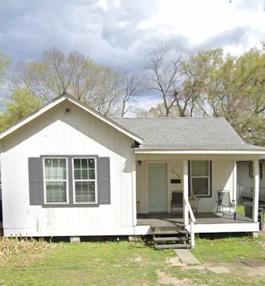 Main picture of 2930 Hiawatha St