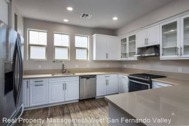 Main picture of 7202 N Chestnut Ln