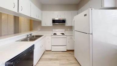 Main picture of 505 Whitehall St