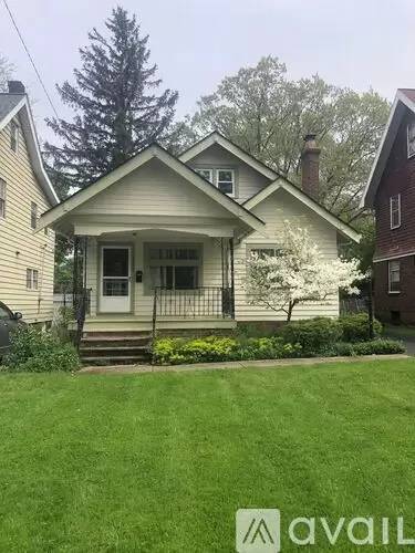 Main picture of 3299 Hyde Park Ave