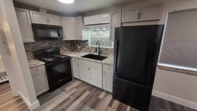 Main picture of 404 SE Railroad St