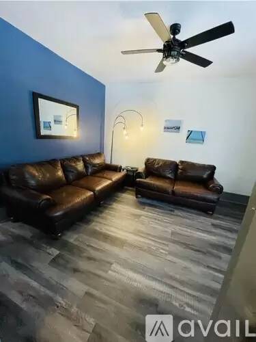 Main picture of 521 W Craig Pl