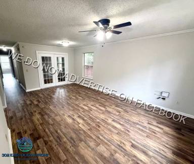Main picture of 2892 Spencer St