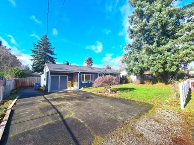 Main picture of 415 NE 128th Ave