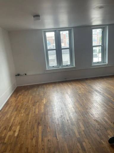 Main picture of 714 1/2 Massachusetts St