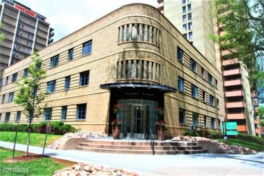 Main picture of 1001 N Logan St