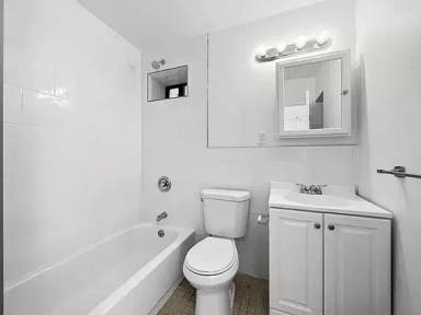 Main picture of 200 W 123rd St