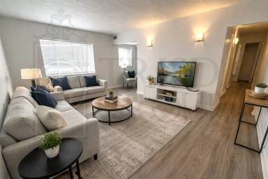 Main picture of 336 Perry Hwy