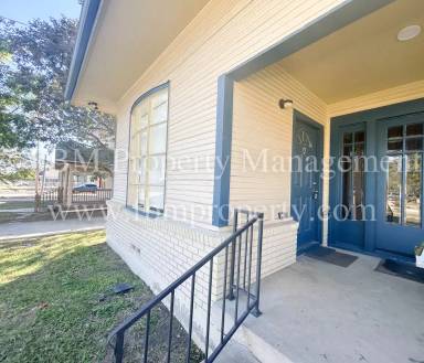 Main picture of 111 S Wood St