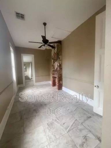 Main picture of 2501 Burgundy St