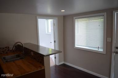Main picture of 615 McLain St