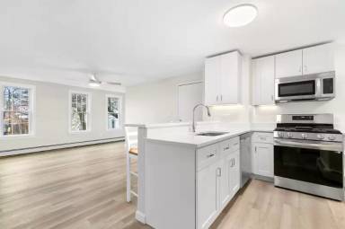 Main picture of 324 W 3rd St