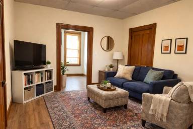 Main picture of 501 E Chestnut St