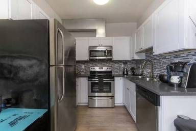 Main picture of 412 S Lake St
