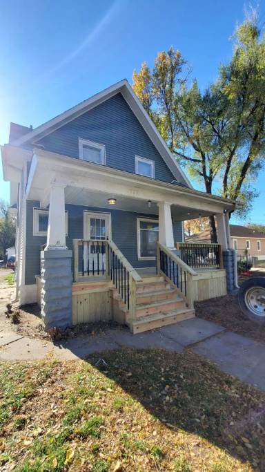 Main picture of 925 B St