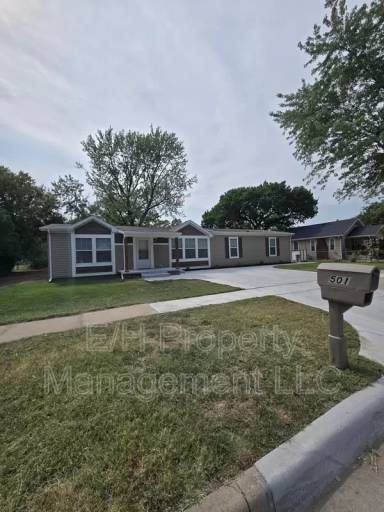 Main picture of 501 S Edwards Ave
