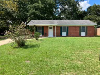 Main picture of 7205 Henderson Dr