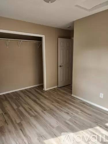 Main picture of 213 E 4th St