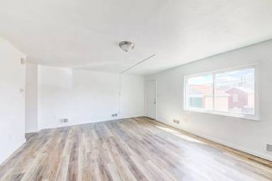 Main picture of 739 Carnival Way