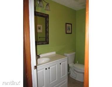 Main picture of 531 Pleasant St