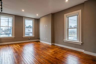Main picture of 245 King Ave