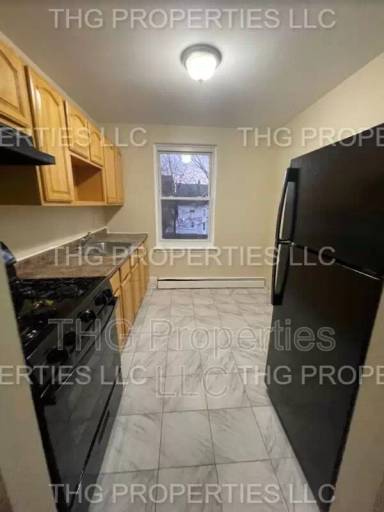 Main picture of 610 E Front St