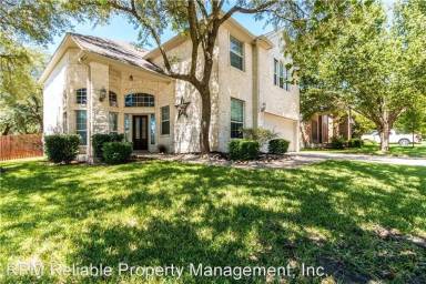 Main picture of 2915 Briona Wood Ln