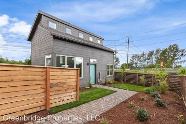 Main picture of 4225 NE Highland Ct