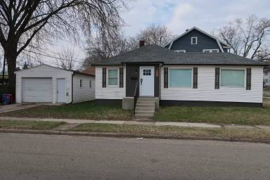 Main picture of 1221 Powers Ave NW