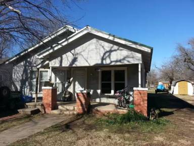 Main picture of 404 1/2 E 8th St